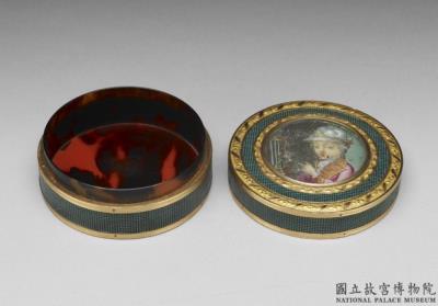 图片[3]-Gold-bordered painted lacquer round box with western lady design, circa latter half of the 18th century, France-China Archive